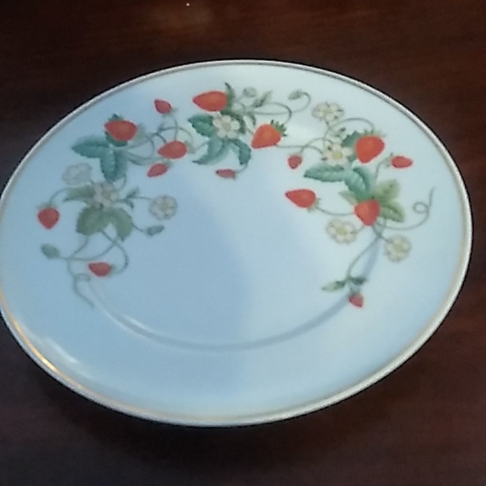 Strawberry Porcelain Luncheon Plate
